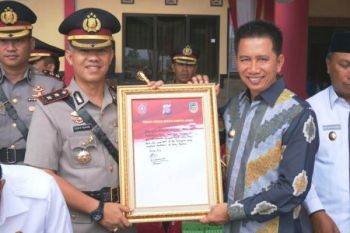 Bupati Barut Tandatangani Prasasti Pendidikan Bintara Polisi