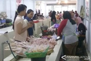 Permintaan Berkurang, Harga Daging Ayam Potong Turun