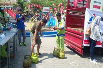Warga Solo Ramaikan Operasi Pasar Elpiji Subsidi