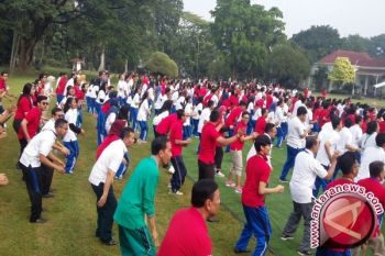 Presiden senam bersama mahasiswa di Istana Bogor