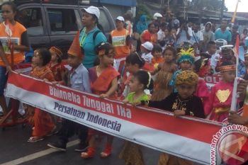 Ribuan Siswa TK Biak Ikut Karnaval 17 Agustus