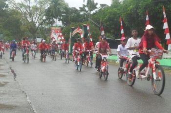 Prajurit TNI meriahkan sepeda santai HUT RI di Nabire