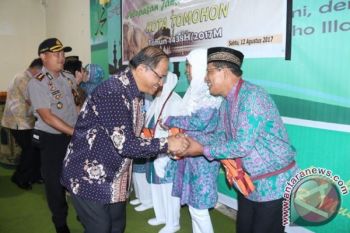 Enam Jemaah Calon Haji Tomohon Diberangkatkan 