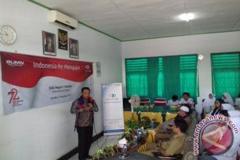 Dirut Indonesiare Jadi Motivator Siswa di Kendari 