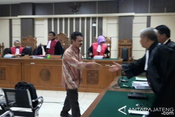 Sekda Kebumen Serahkan Uang ke Oknum Legislator