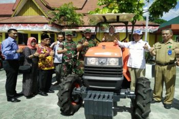 Hore! Petani Kobar Dapat Bantuan Alsintan 
