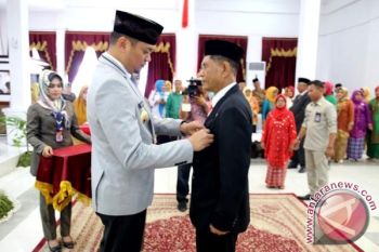 168 ASN Gowa Terima Satya Lencana Karya 