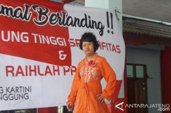 Penyandang Disabilitas BBRSBG Ikuti Lomba Peragaan Busana