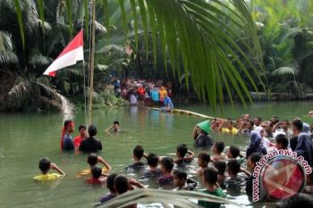 UPACARA BENDERA DI SUNGAI