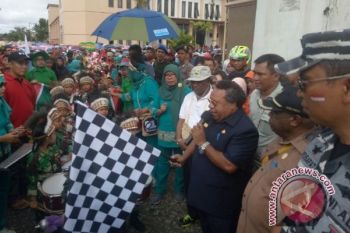 Ribuan warga Mimika ramaikan karnaval dan seka massal 