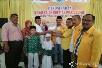 Cabup Kudus Menyampaikan Visi &amp; Mmisi di Depan Kades 