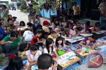 LOMBA MEWARNA HUT RI