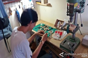 Pemesan Kerajinan Jam Tangan Solo hingga Mancanegara