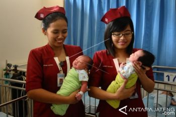 KELAHIRAN BAYI SAAT HUT RI