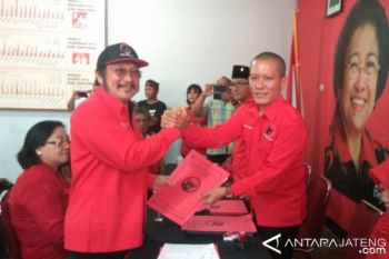 Ketua PDIP Banyumas Ambil Formulir Siap Maju Pilkada 2018