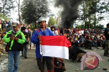 Mantan karyawan Freeport masih blokade jalan Timika-Tembagapura 