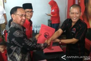 Ketua DPRD Banyumas Daftar Calon Wakil Bupati 