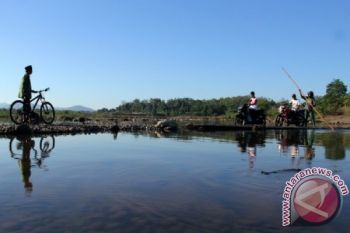 RAKIT UNTUK MENYEBERANG SUNGAI