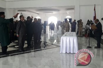 Gubernur Papua lantik empat pejabat eselon II