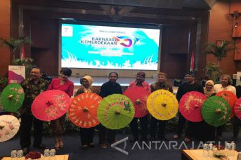 Puncak Acara Perayaan HUT Kemerdekaan dengan Karnaval (Video)