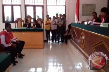 Truk Pengangkut Pasir Terguling di Geger Bangkalan