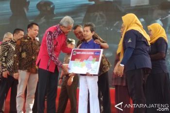 Pemprov Jateng Distribusikan 13.000 Kartu Jateng Sejahtera