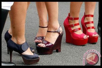 Mahasiswi Lampung Kaji Penggunaan Sepatu Hak Tinggi  