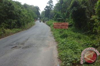 Warga keluhkan pembangunan Jembatan Airwal Kecamatan Peninjauan