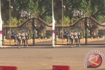Paspampres Amankan Pria Telanjang Coba Masuk Istana