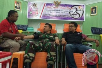 Wartawan dan Tentara Ramai-ramai Sumbang Darah