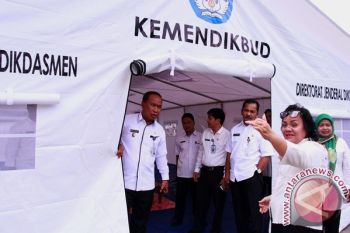 Siswa SDN 5 Langkai Palangka Raya Bersekolah di Tenda