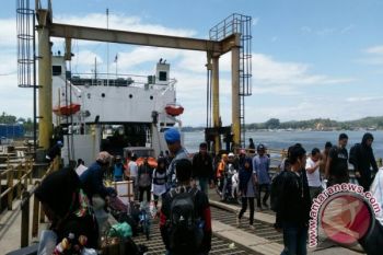 Arus Mudik Di Pelabuhan Feri Kendari-wawonii Meningkat 