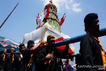 Warga Solo Padati Acara Grebeg Besar
