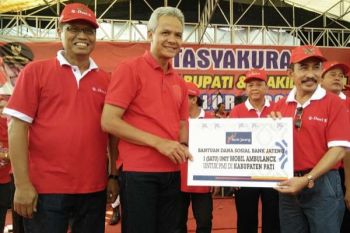 Bank Jateng Bantu Mobil Ambulans ke PMI Pati
