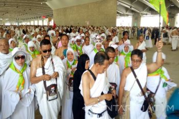 Jamaah Haji Diukur Suhunya Saat Tiba di Asrama