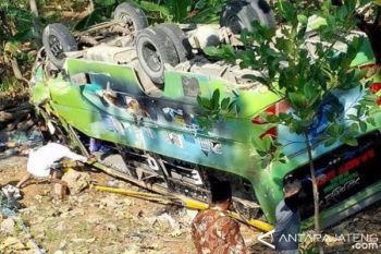 Bus Peziarah Terguling di Kudus 