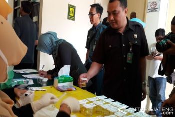 Pegawai PN Temanggung Jalani Pemeriksaan Urine 