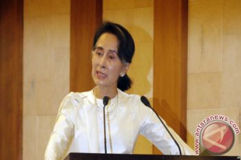 Suu Kyi Mendapat Tekanan Lagi Sementara Kekerasan Belum Berhenti