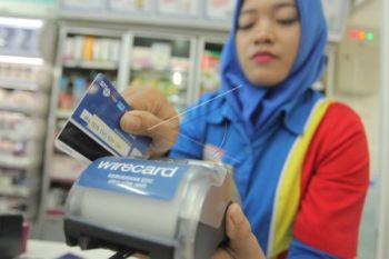 Dilarang Gesek Kartu Debit Dua Kali