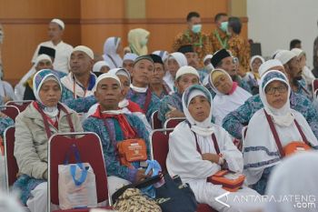 Baru Tiba, Empat Haji Solo Kloter Pertama Dinaikan Ambulans
