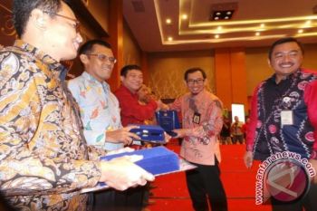 Sip! KPP Sampit Beri Penghargaan Pengusaha Taat Pajak