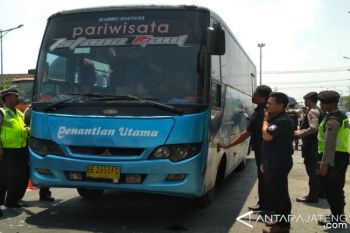 Jamaah Shalat Jumat Masjid An-Nuur Magelang Diperiksa Ketat