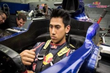 Sean Gunakan Kendaraan Carlos Sainz di Singapura