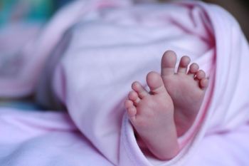 Sadis! Balita tiga tahun ditusuk ibu kandungnya sendiri hingga tewas