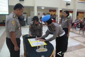 Perwira Polisi Calon Intelejen Teken Pakta Integritas 