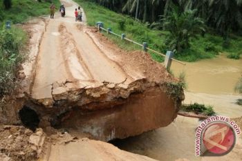 Sungai Sopan Meluap, Jembatan Penghubung Muaro Sopan-Sopan Jaya Putus