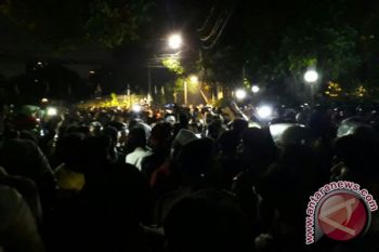 Massa Kepung Gedung YLBHI Senin Dini Hari