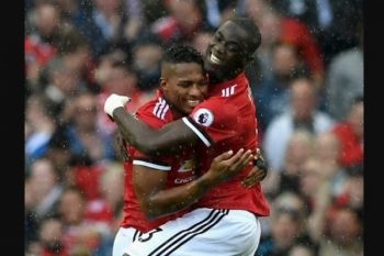 Manchester United Gulung Everton 4-0