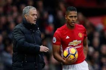 United hancurkan Everton 4-0