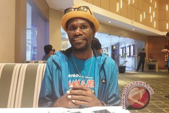 Komedian Cello berharap anak Papua berani berkreasi